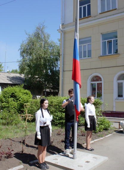 «Последний звонок» прозвучал сегодня во всех школах Алтайского края.